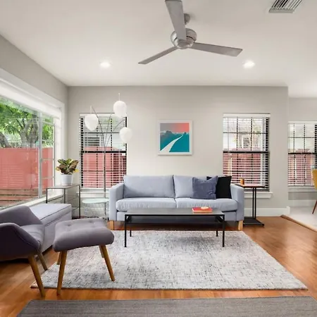 Gorgeous Home In Heart Of Zilker With Full Kitchen